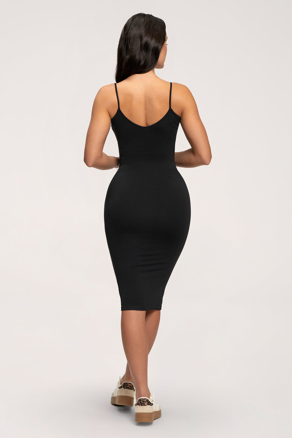 Sukienka modelująca black