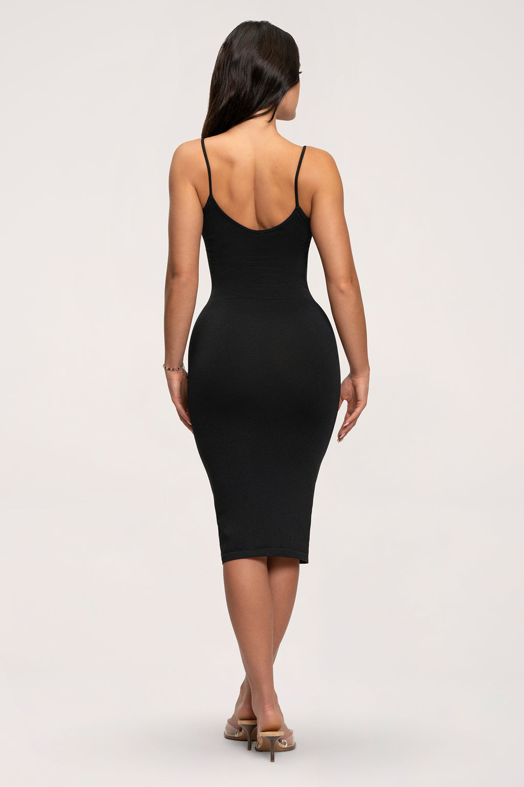 Sukienka modelująca black
