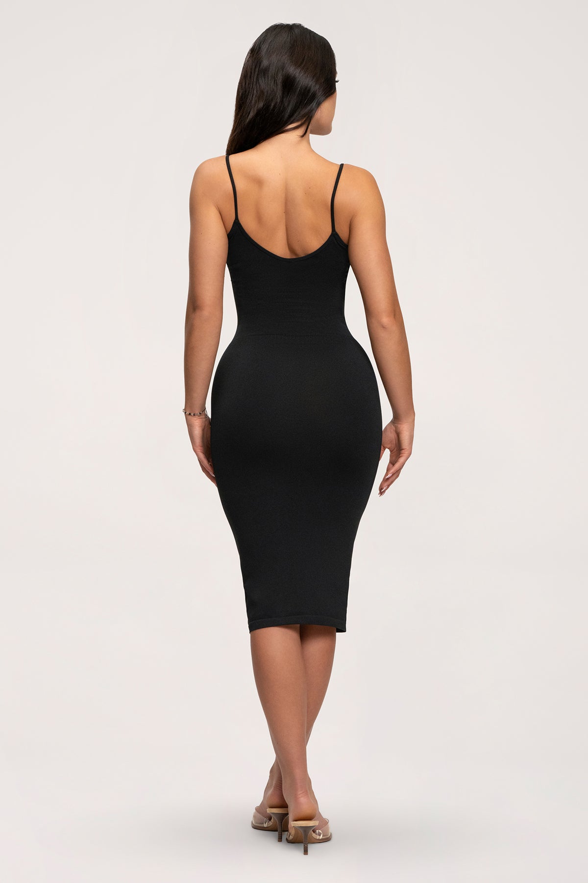 Sukienka modelująca black
