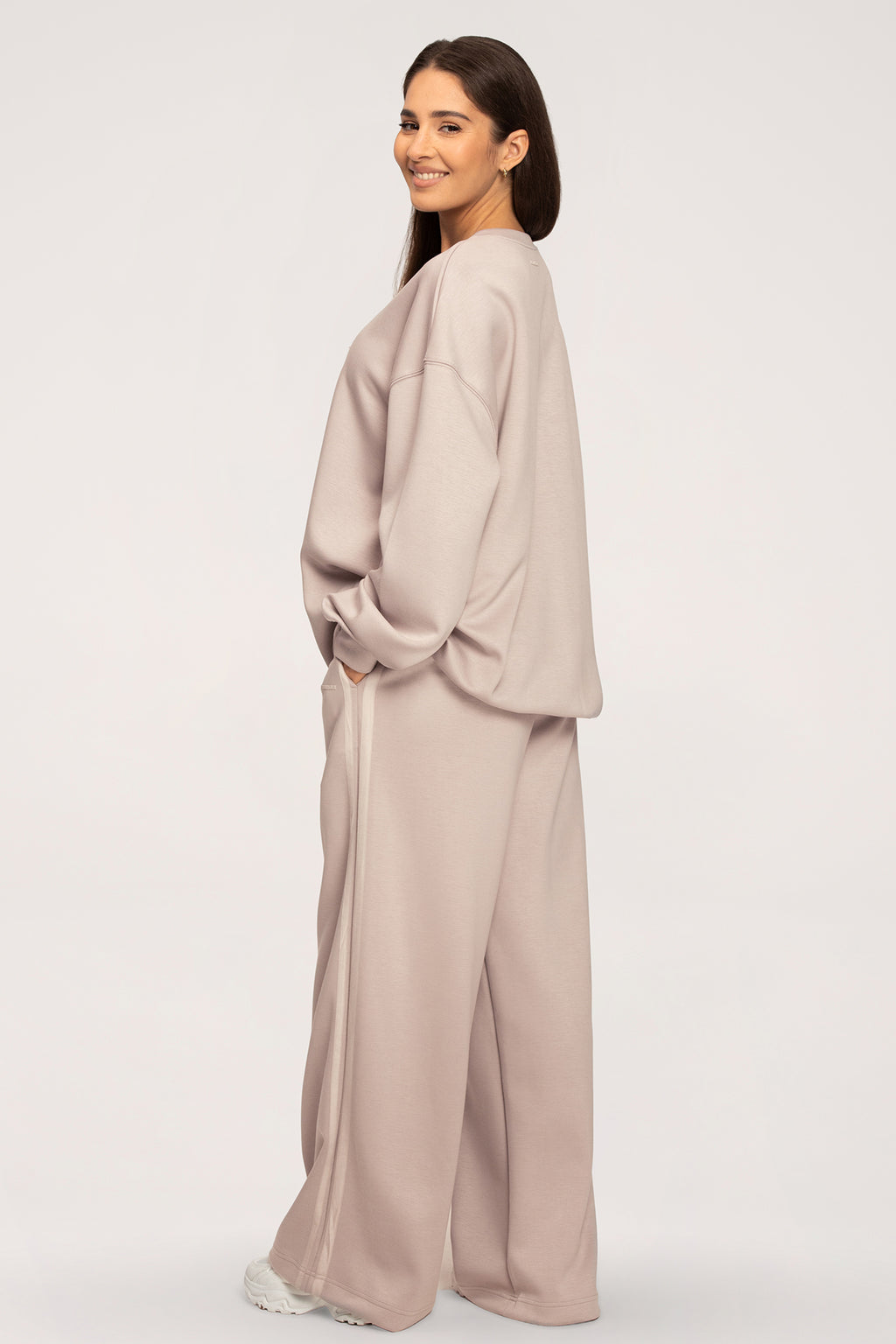 Spodnie dresowe oversize UN1FORM beige