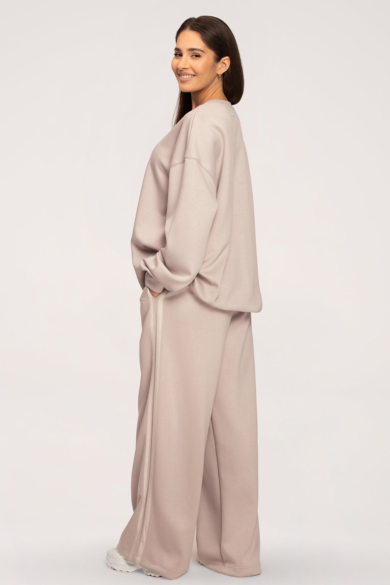 Spodnie dresowe oversize UN1FORM beige